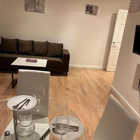 009- Studio Apartment In Ealing F5 Eksteriør billede